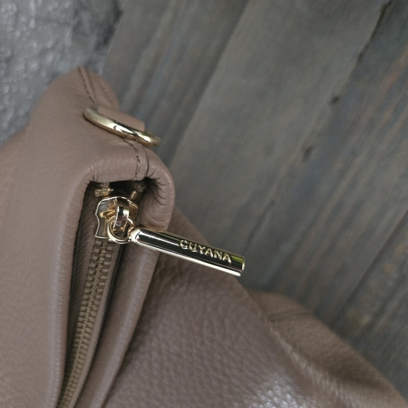 Cuyana Classic Easy Zipper Tote - Picture 7 of 8